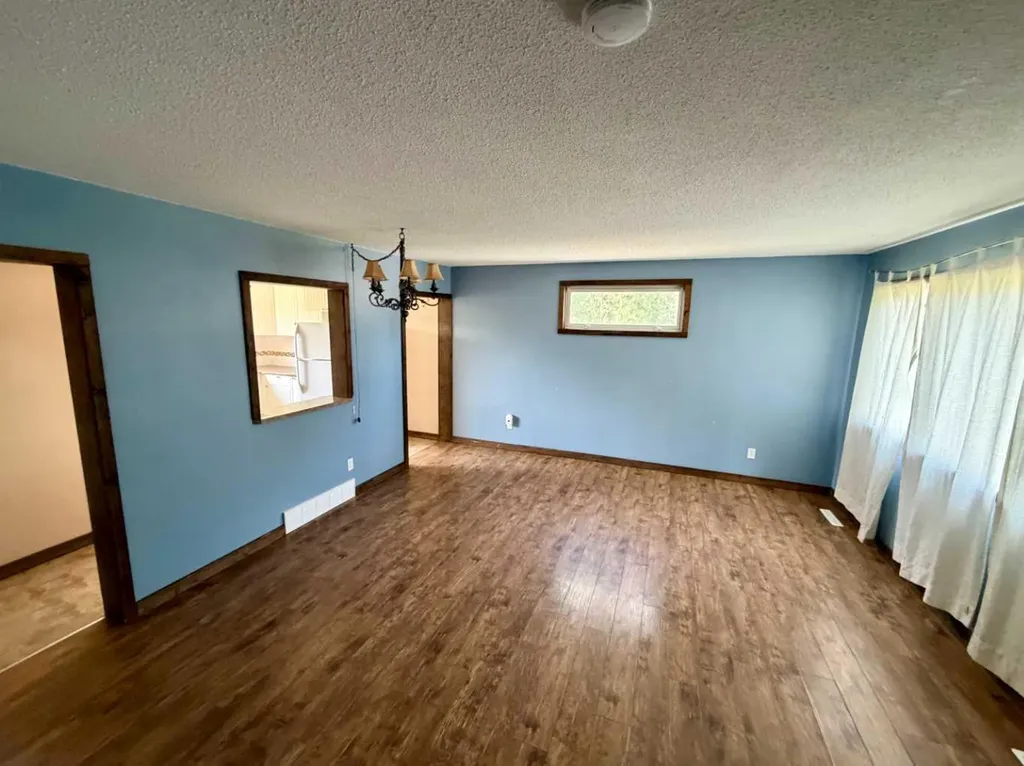 5126 56 Street Rocky Mountain House AB T4T 1L5