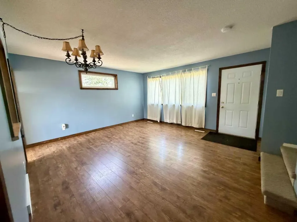 5126 56 Street Rocky Mountain House AB T4T 1L5