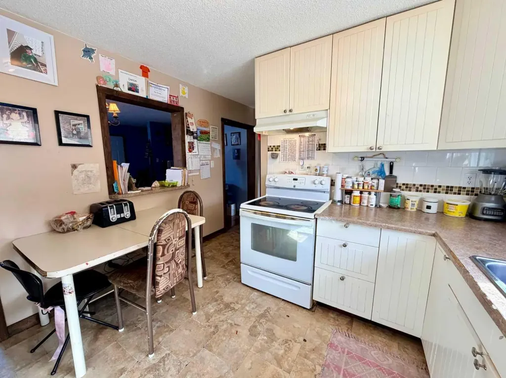 5126 56 Street Rocky Mountain House AB T4T 1L5