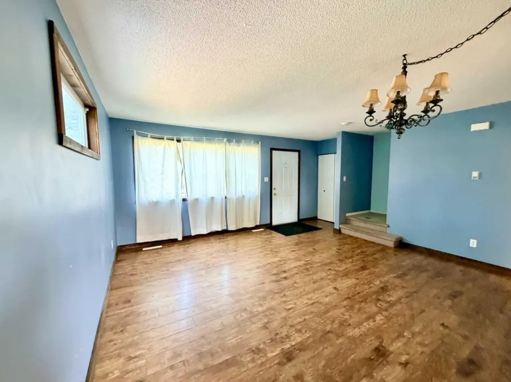5126 56 Street Rocky Mountain House AB T4T 1L5