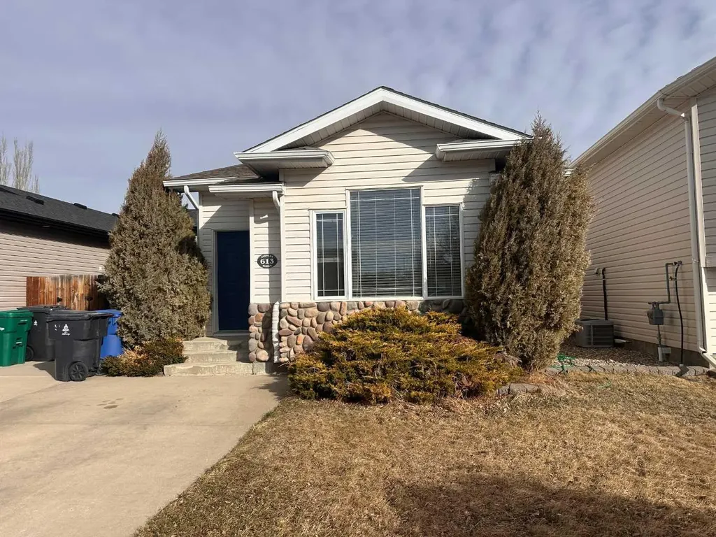 613 Squamish Lane W Lethbridge AB T1K 7W7