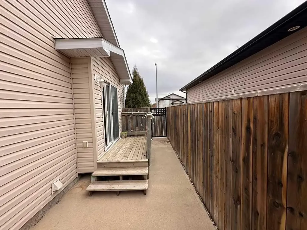 613 Squamish Lane W Lethbridge AB T1K 7W7
