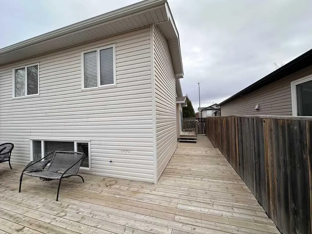 613 Squamish Lane W Lethbridge AB T1K 7W7