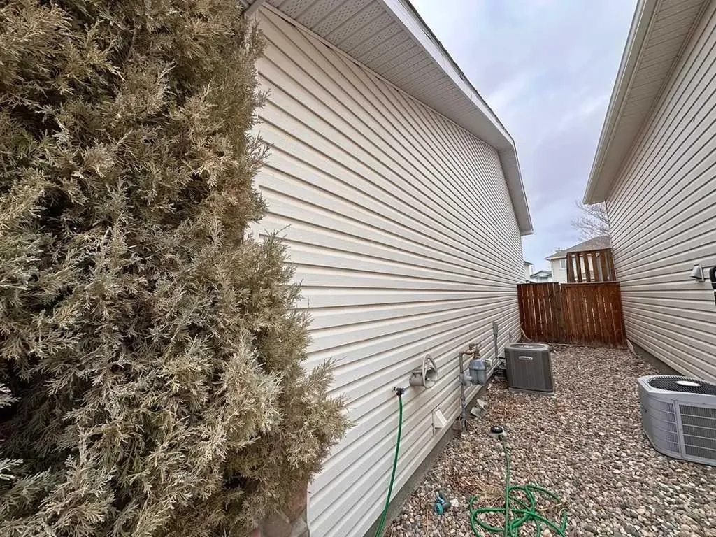 613 Squamish Lane W Lethbridge AB T1K 7W7