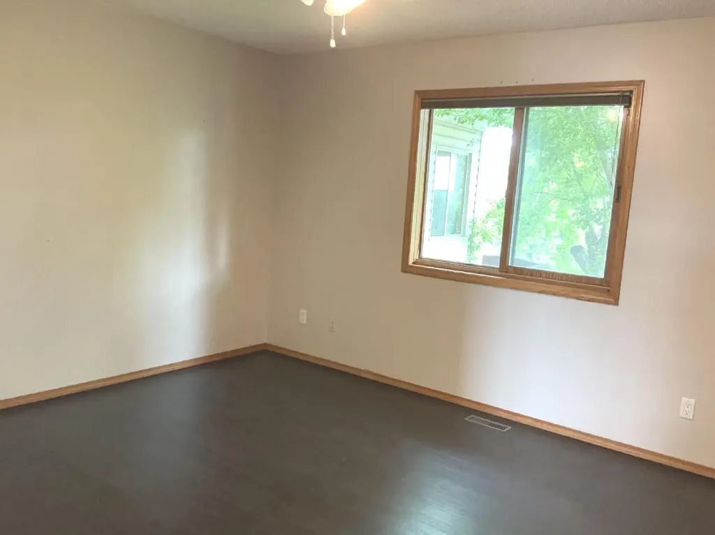 29 Lyons Crescent Whitecourt AB T7S 1B9