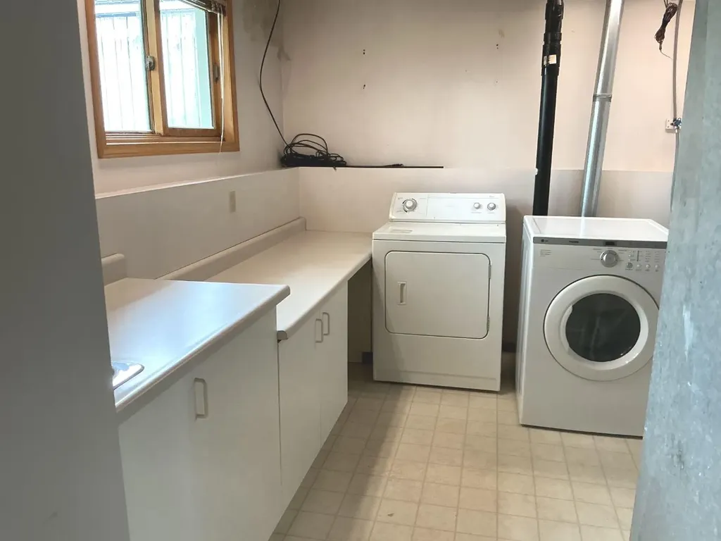 29 Lyons Crescent Whitecourt AB T7S 1B9