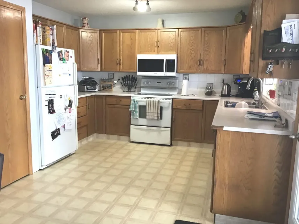 29 Lyons Crescent Whitecourt AB T7S 1B9
