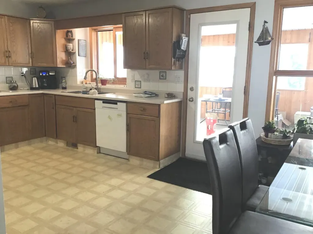 29 Lyons Crescent Whitecourt AB T7S 1B9