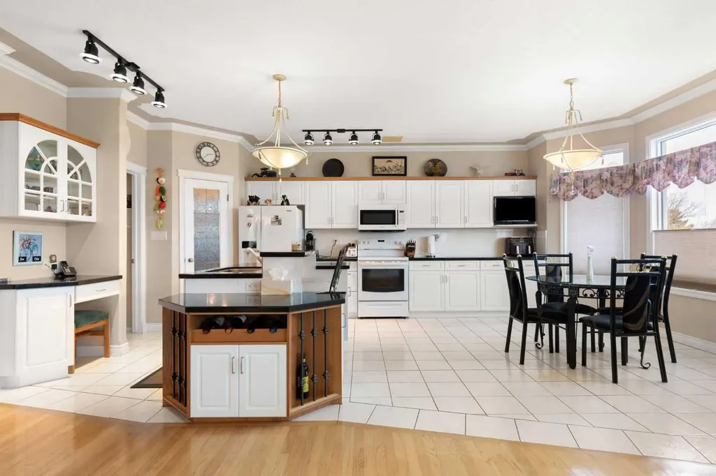 22 Turner Crescent SE Medicine Hat AB T1B4K9