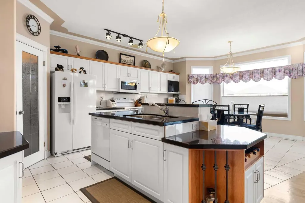 22 Turner Crescent SE Medicine Hat AB T1B4K9
