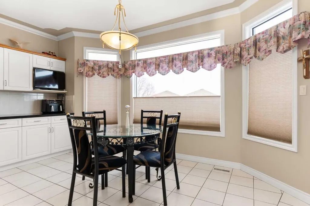 22 Turner Crescent SE Medicine Hat AB T1B4K9