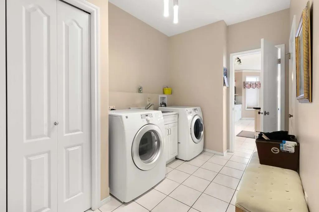 22 Turner Crescent SE Medicine Hat AB T1B4K9