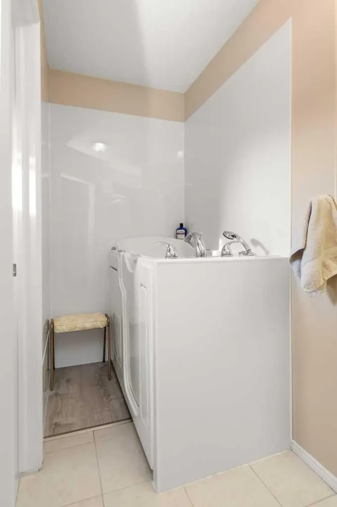 22 Turner Crescent SE Medicine Hat AB T1B4K9