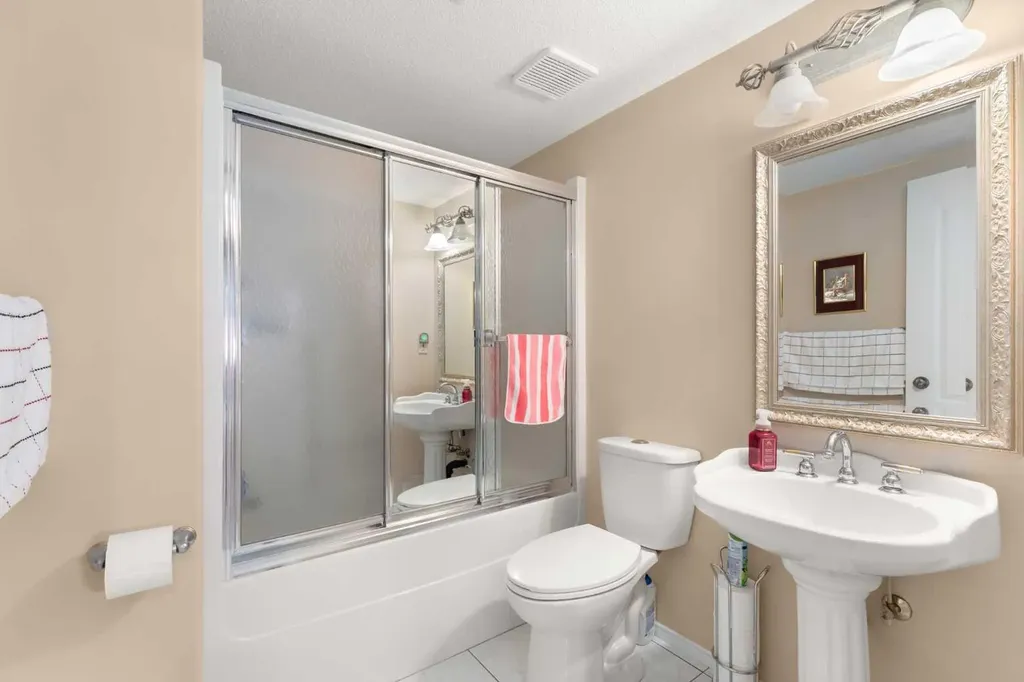 22 Turner Crescent SE Medicine Hat AB T1B4K9