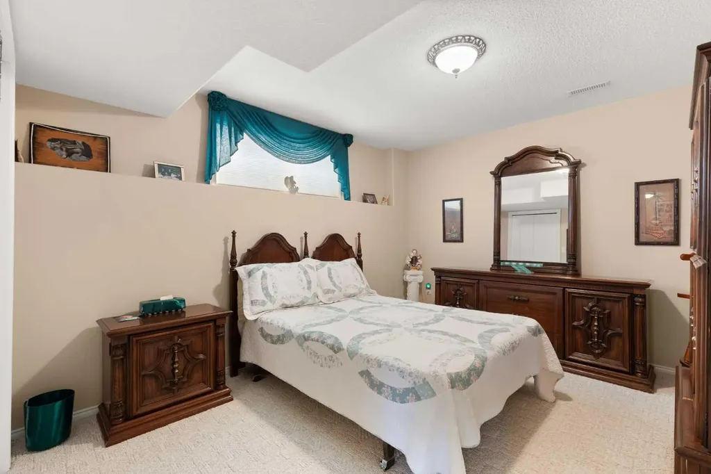 22 Turner Crescent SE Medicine Hat AB T1B4K9