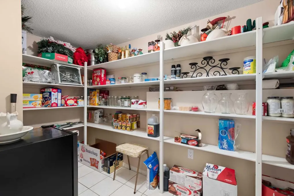 22 Turner Crescent SE Medicine Hat AB T1B4K9