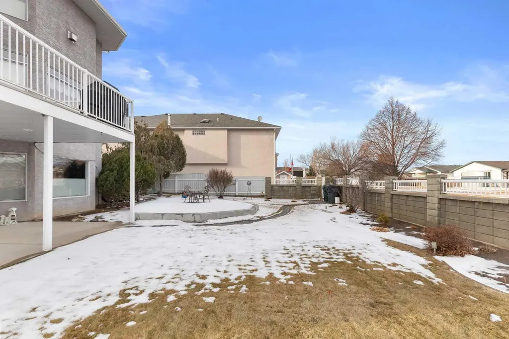 22 Turner Crescent SE Medicine Hat AB T1B4K9