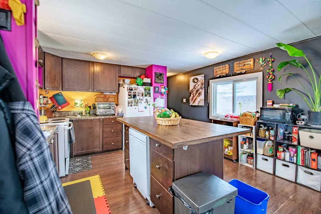5344 76 Street Red Deer AB T4P2A6