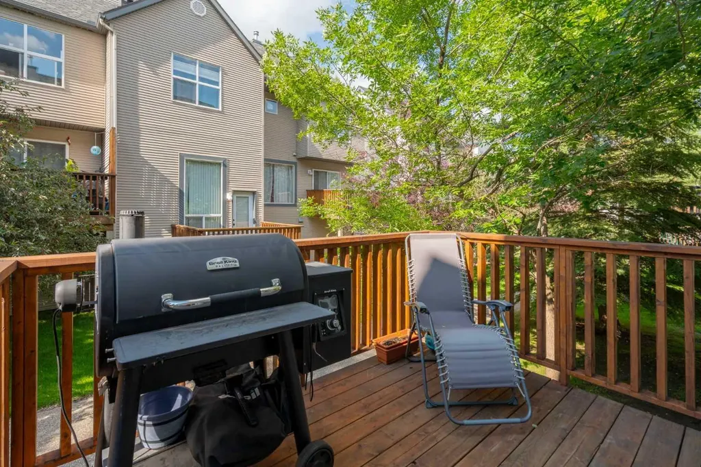 324 Bridlewood Lane SW Calgary AB T2Y 3X8