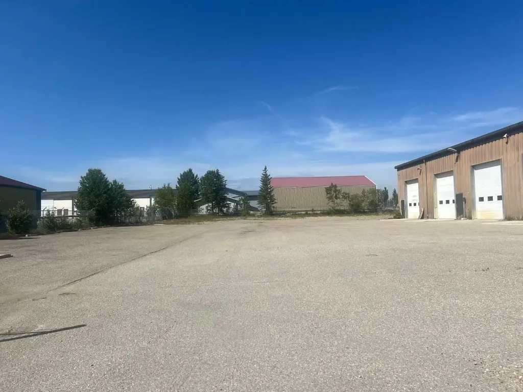 308 56 Street Edson AB T7E 1L6