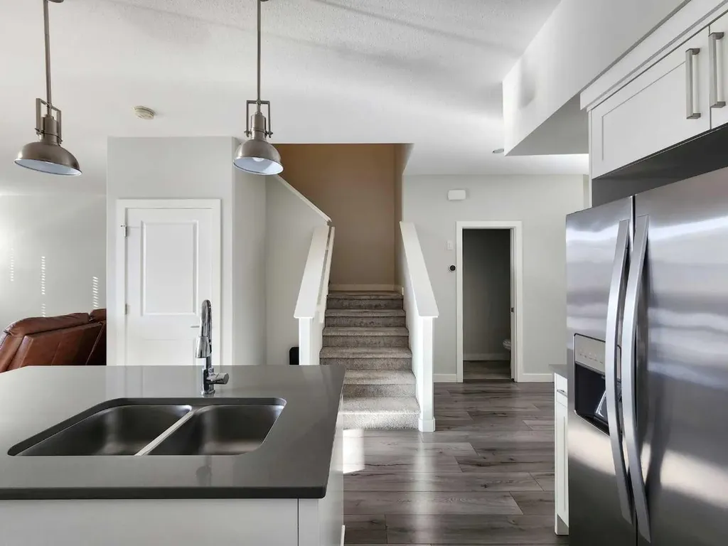 69 Aquitania Circle W Lethbridge AB T1J 5M5