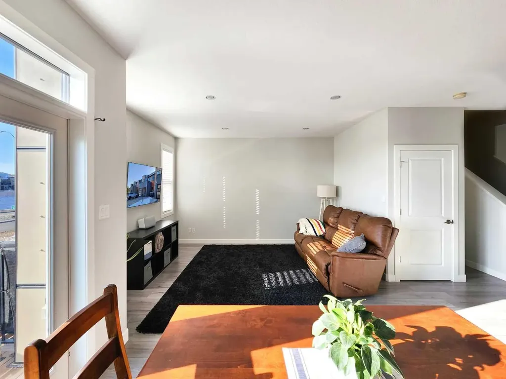 69 Aquitania Circle W Lethbridge AB T1J 5M5