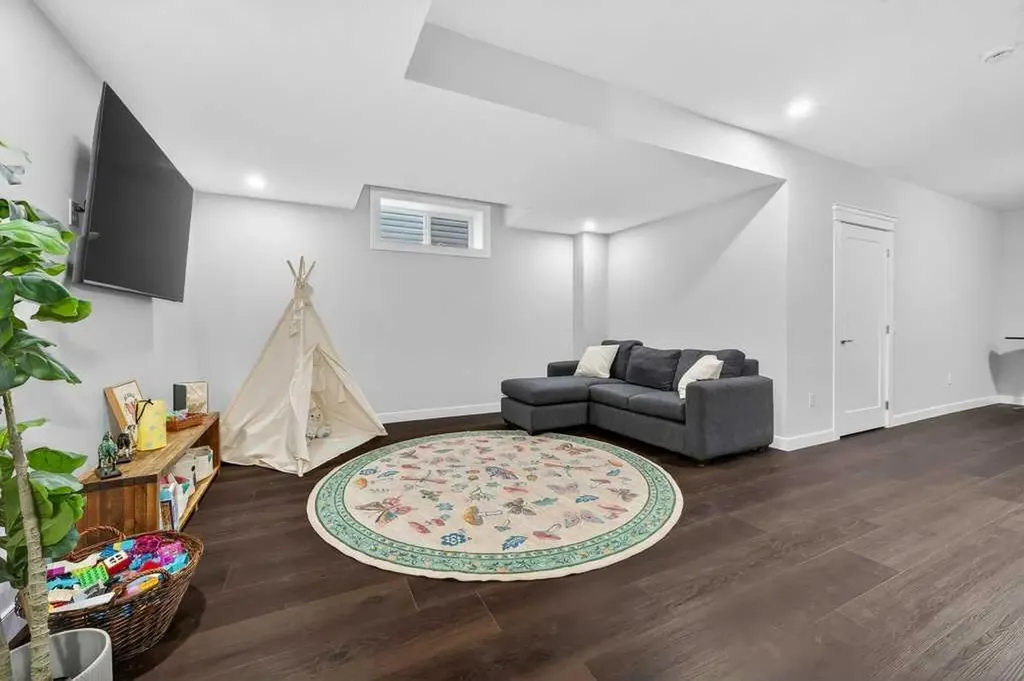 92 Fireside Crescent Cochrane AB T4C 2A3