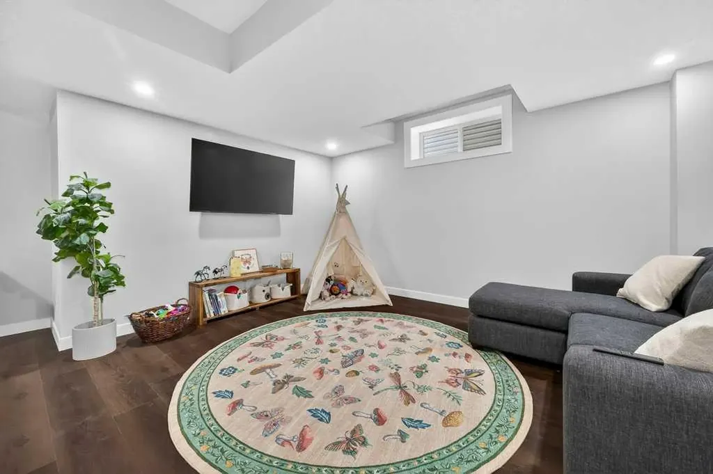 92 Fireside Crescent Cochrane AB T4C 2A3