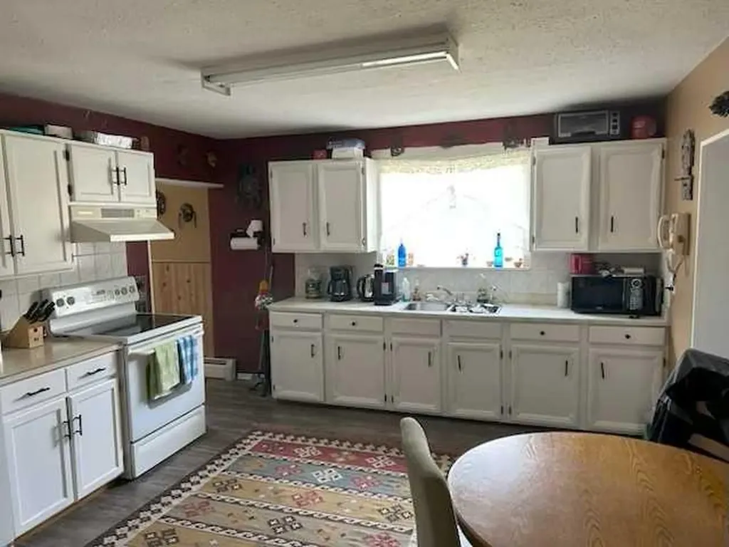 6001 16 Avenue Coleman AB T0K 0M0
