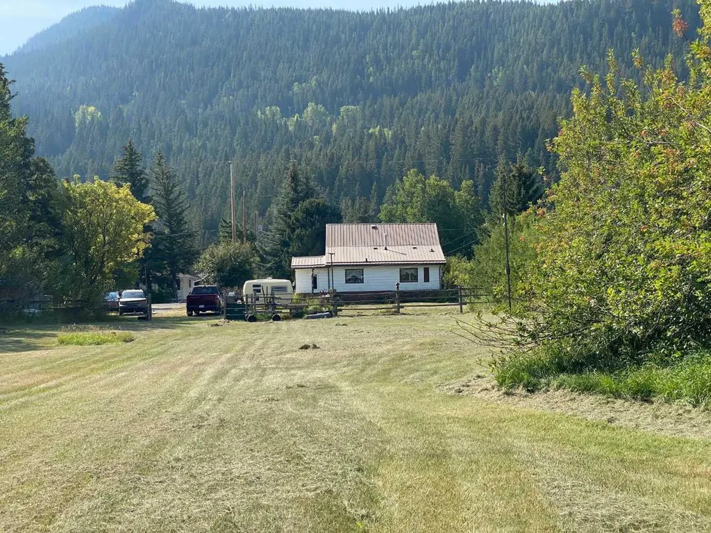 6001 16 Avenue Coleman AB T0K 0M0