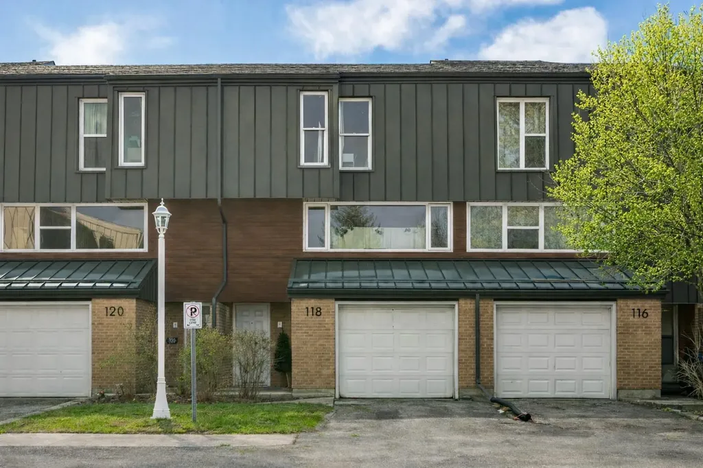 118 Brae Glen Lane SW Calgary AB T2W 1B6
