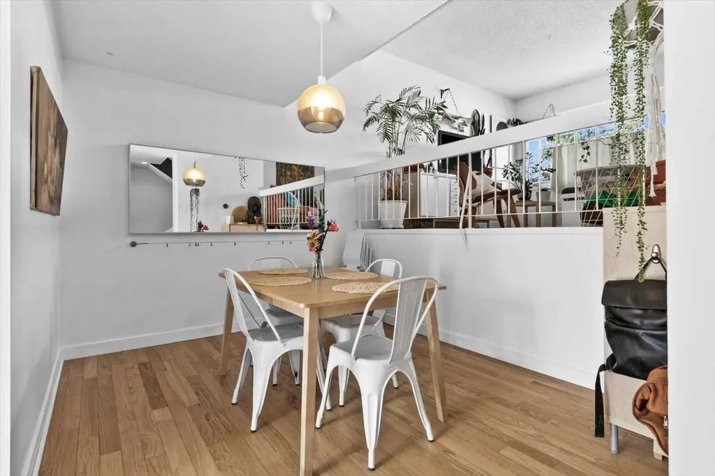 118 Brae Glen Lane SW Calgary AB T2W 1B6