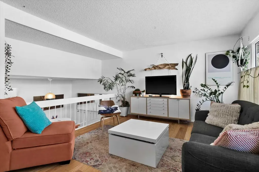 118 Brae Glen Lane SW Calgary AB T2W 1B6