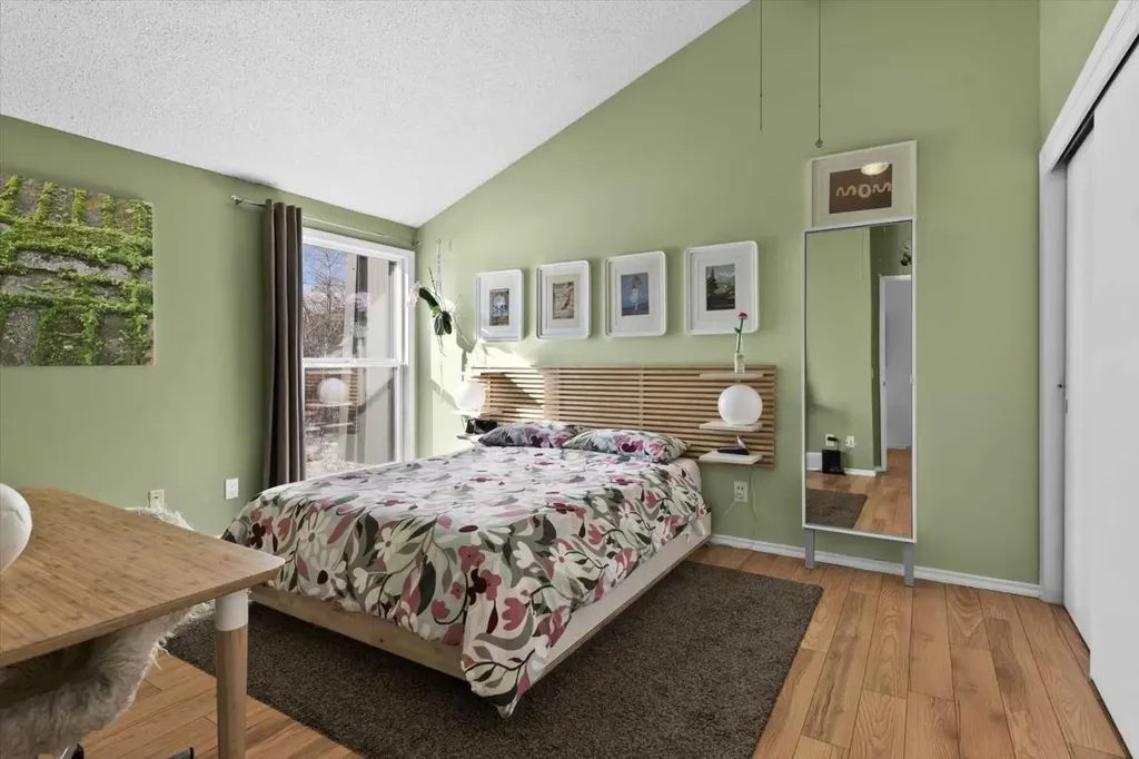 118 Brae Glen Lane SW Calgary AB T2W 1B6