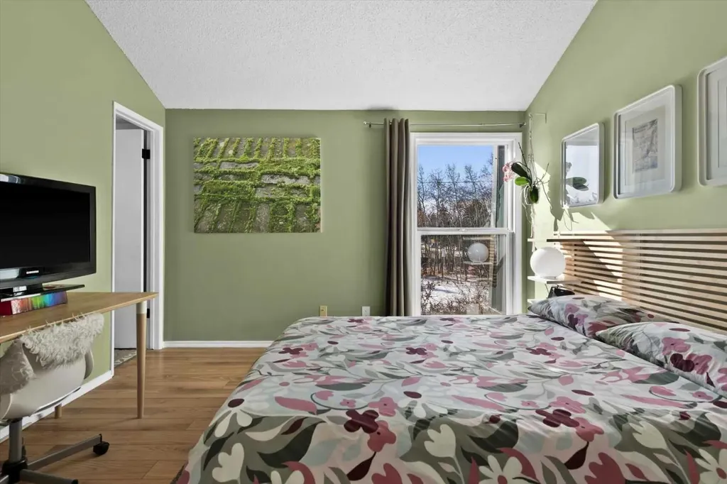 118 Brae Glen Lane SW Calgary AB T2W 1B6