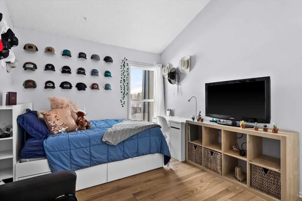 118 Brae Glen Lane SW Calgary AB T2W 1B6