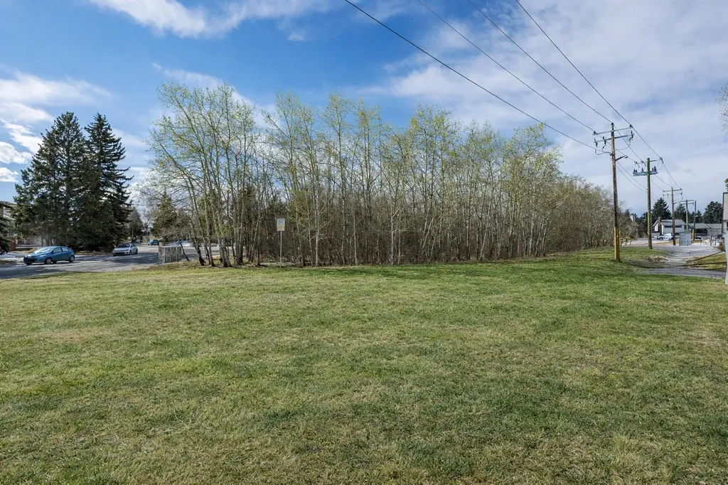 118 Brae Glen Lane SW Calgary AB T2W 1B6