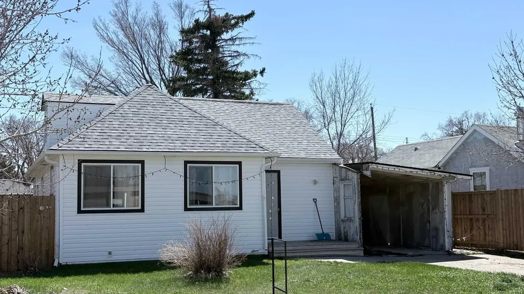 317 2 Avenue E Bow Island AB T0K 0G0