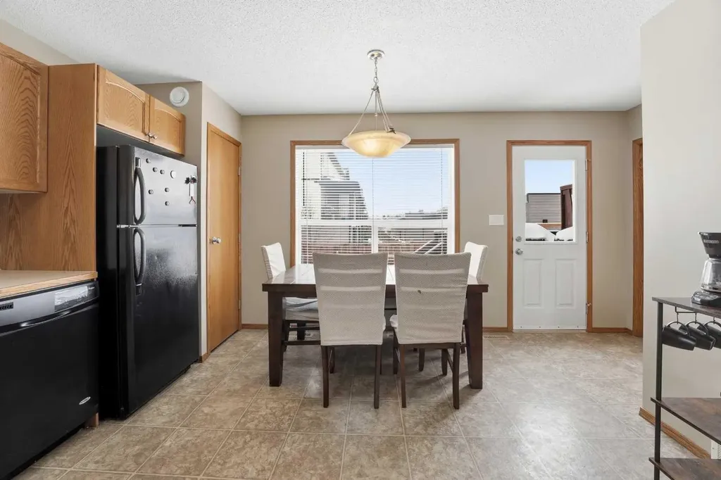 41 Winston Place Blackfalds AB T4M 0K9