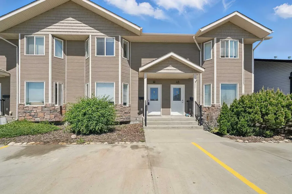 41 Winston Place Blackfalds AB T4M 0K9