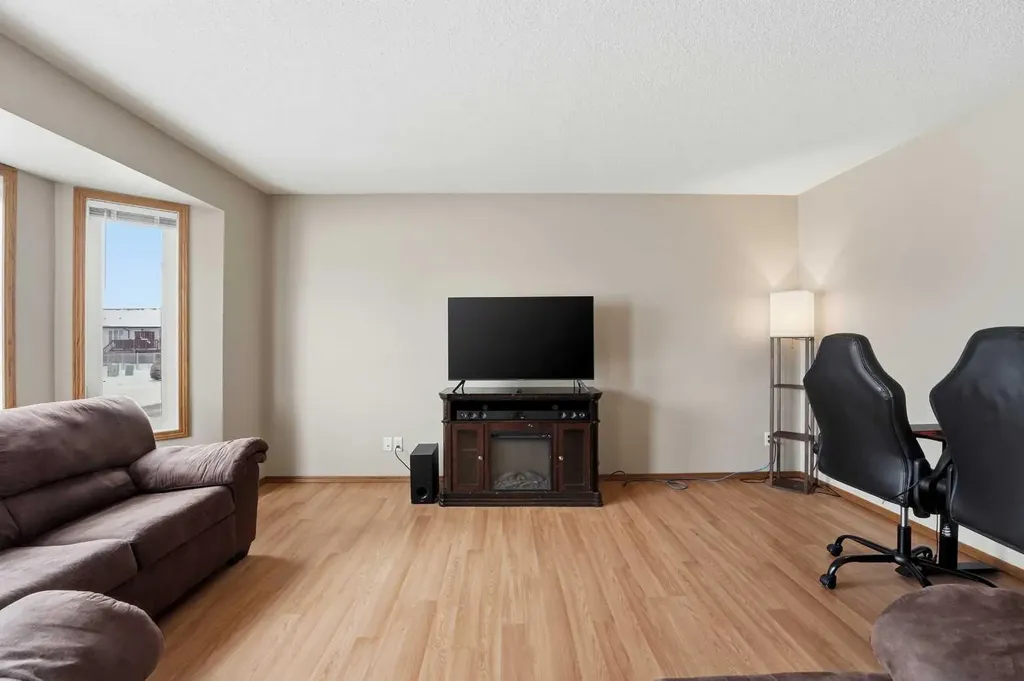 41 Winston Place Blackfalds AB T4M 0K9