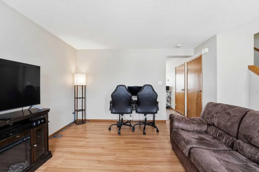 41 Winston Place Blackfalds AB T4M 0K9