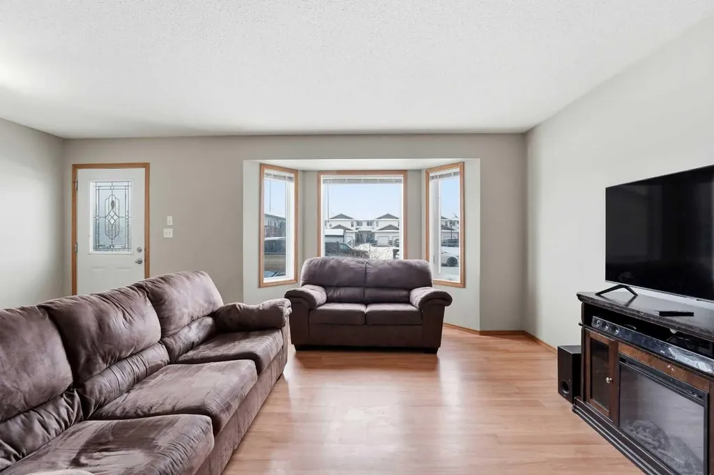 41 Winston Place Blackfalds AB T4M 0K9