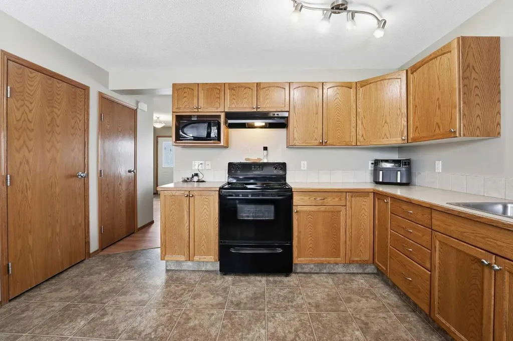 41 Winston Place Blackfalds AB T4M 0K9