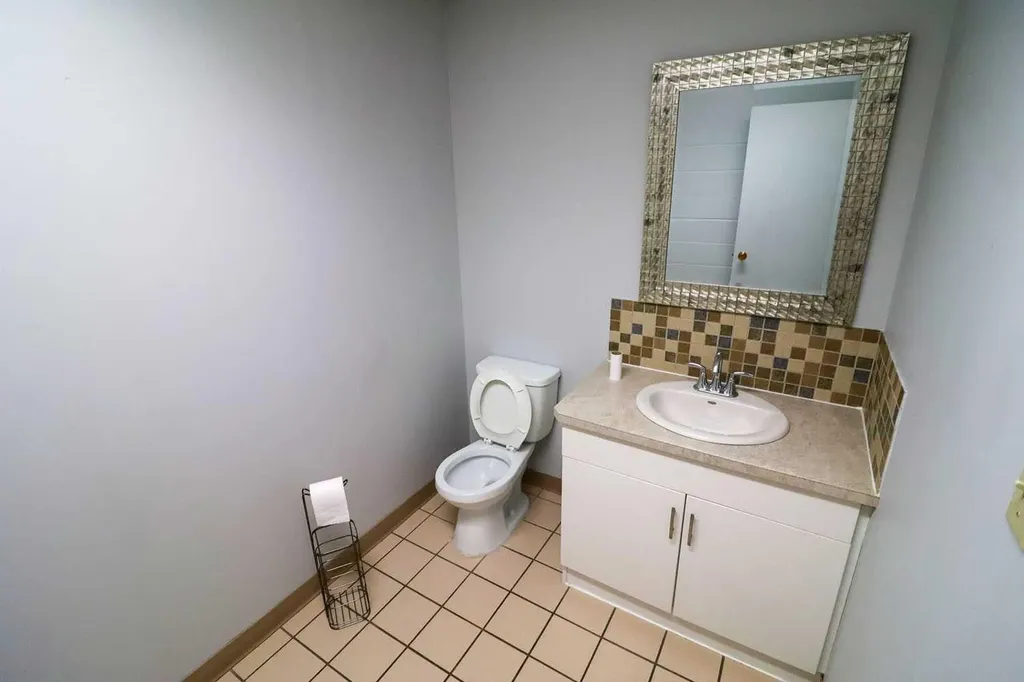 4321 23b Street NE Calgary AB T2E 7V9