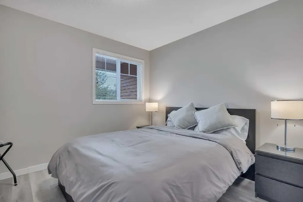 5220 50a Avenue Sylvan Lake AB T4S 1E5