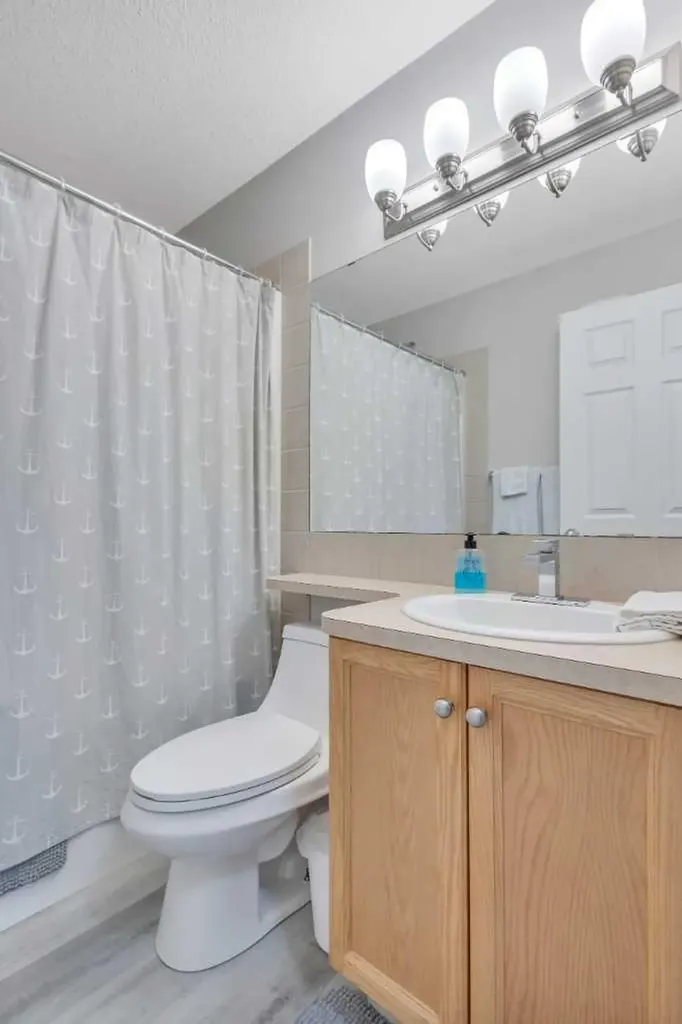 5220 50a Avenue Sylvan Lake AB T4S 1E5