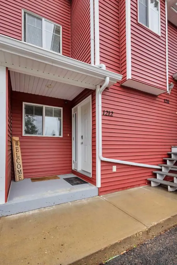 5220 50a Avenue Sylvan Lake AB T4S 1E5