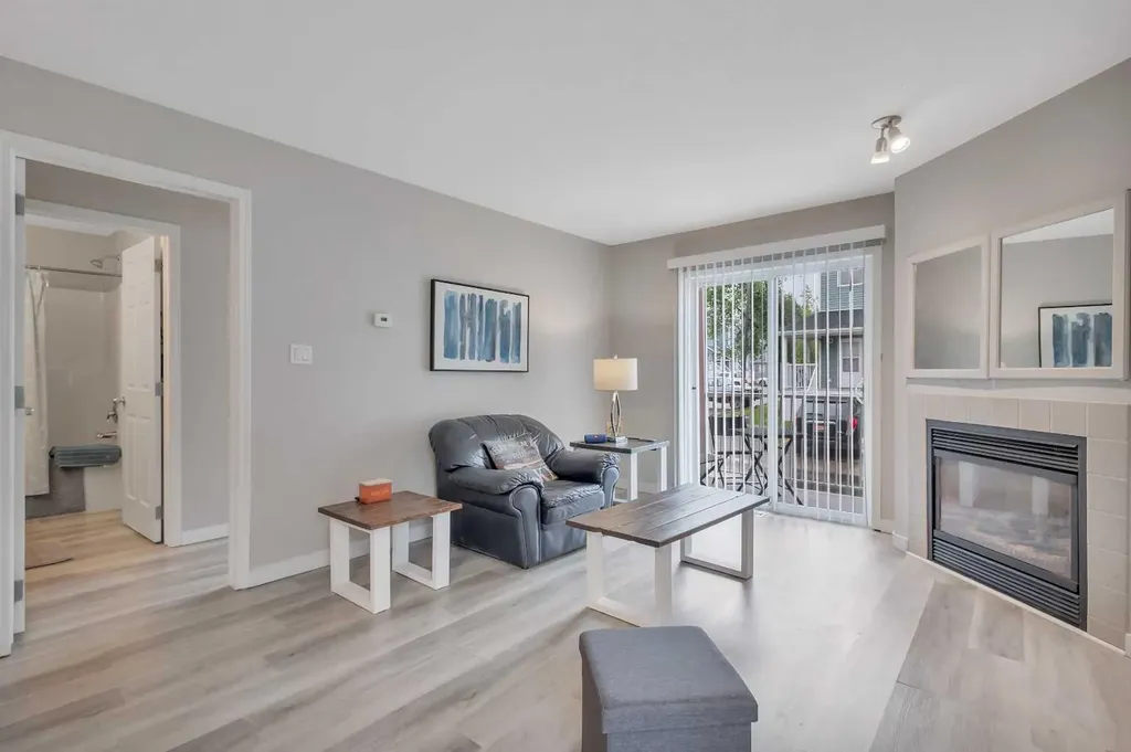 5220 50a Avenue Sylvan Lake AB T4S 1E5