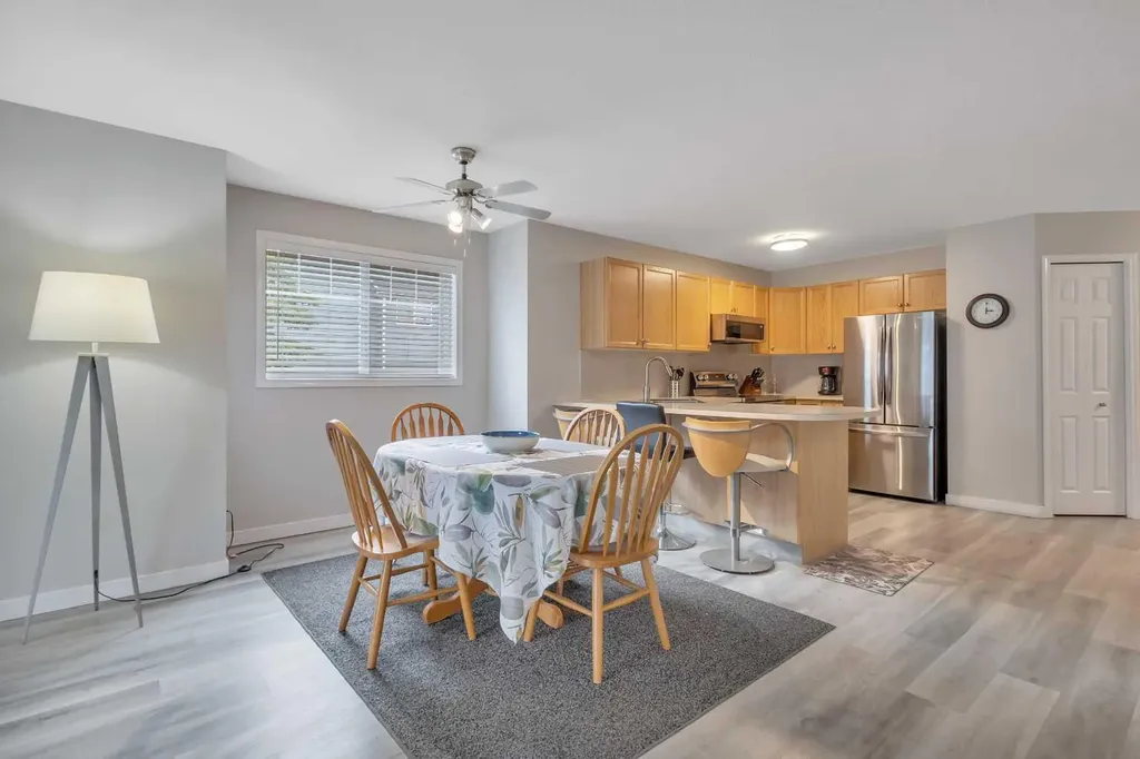 5220 50a Avenue Sylvan Lake AB T4S 1E5